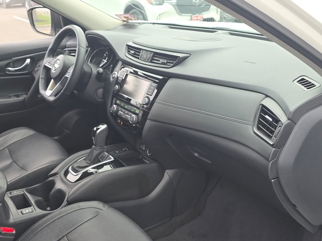 Used 2019 Pearl White Tricoat Nissan SL image 21