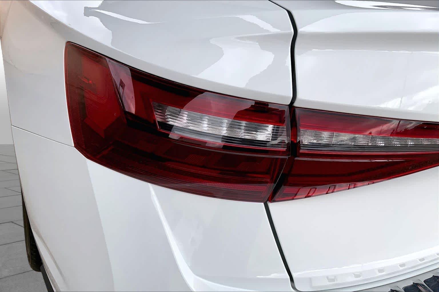 Used 2025 Pure White Volkswagen Autobahn image 28