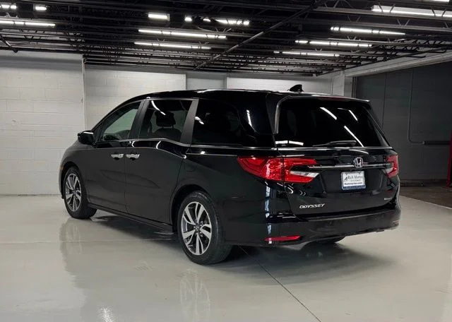Used 2022 Black Honda Touring image 3