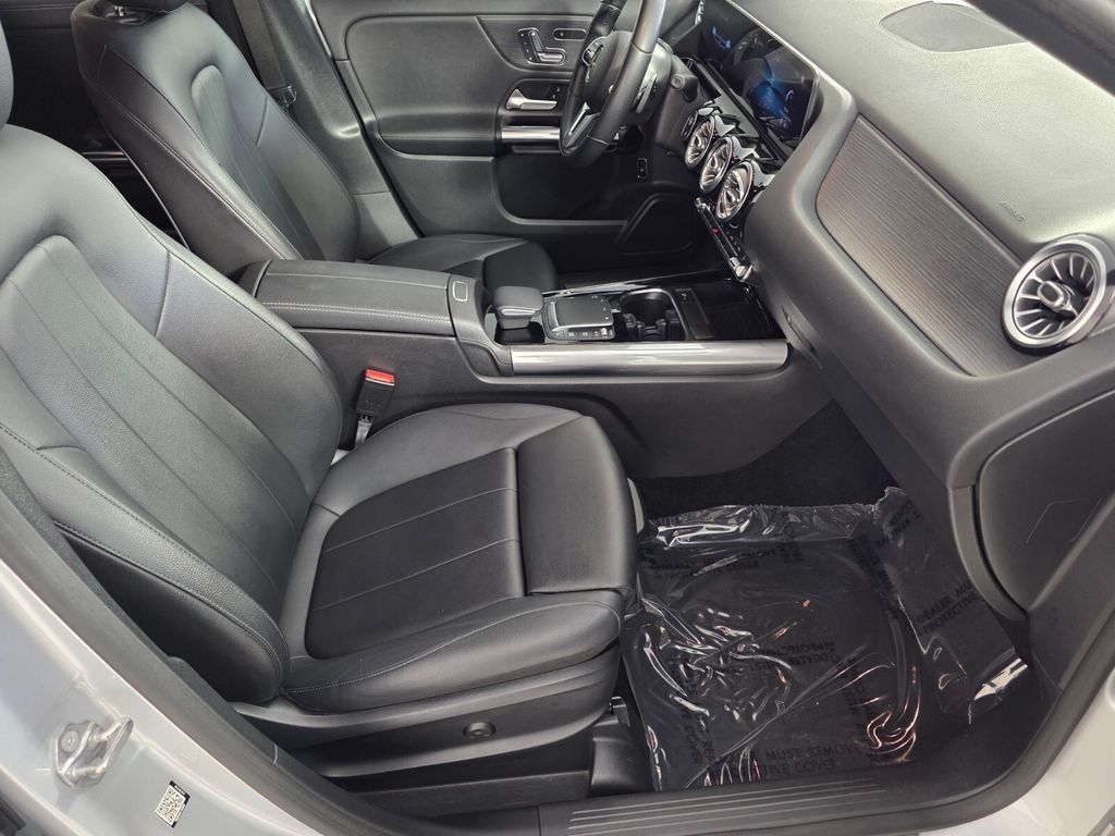Used 2021 Silver Mercedes-Benz GLA 250 image 24
