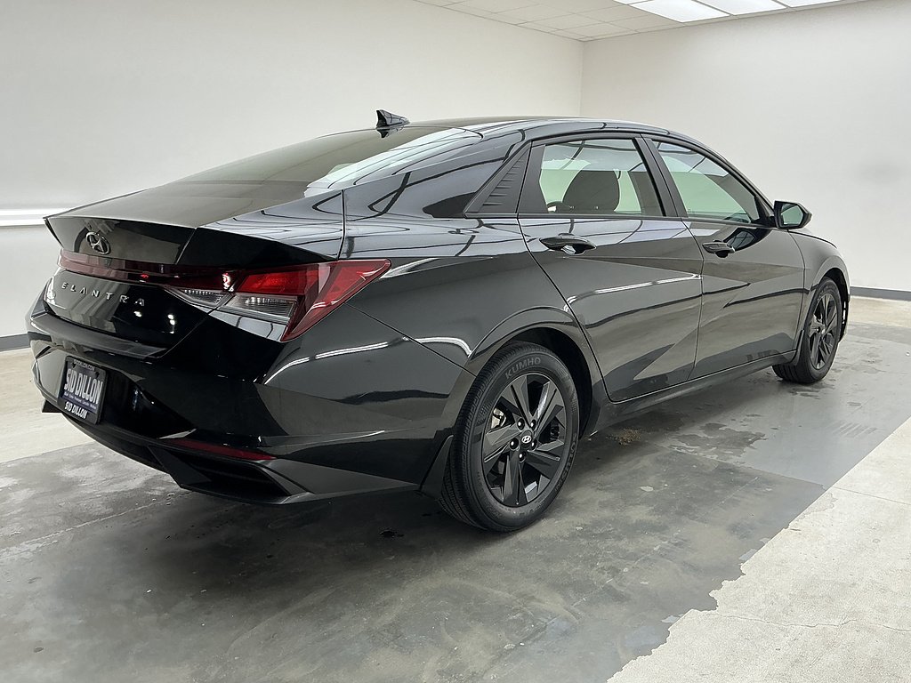 Used 2022 Phantom Black Hyundai SEL image 4
