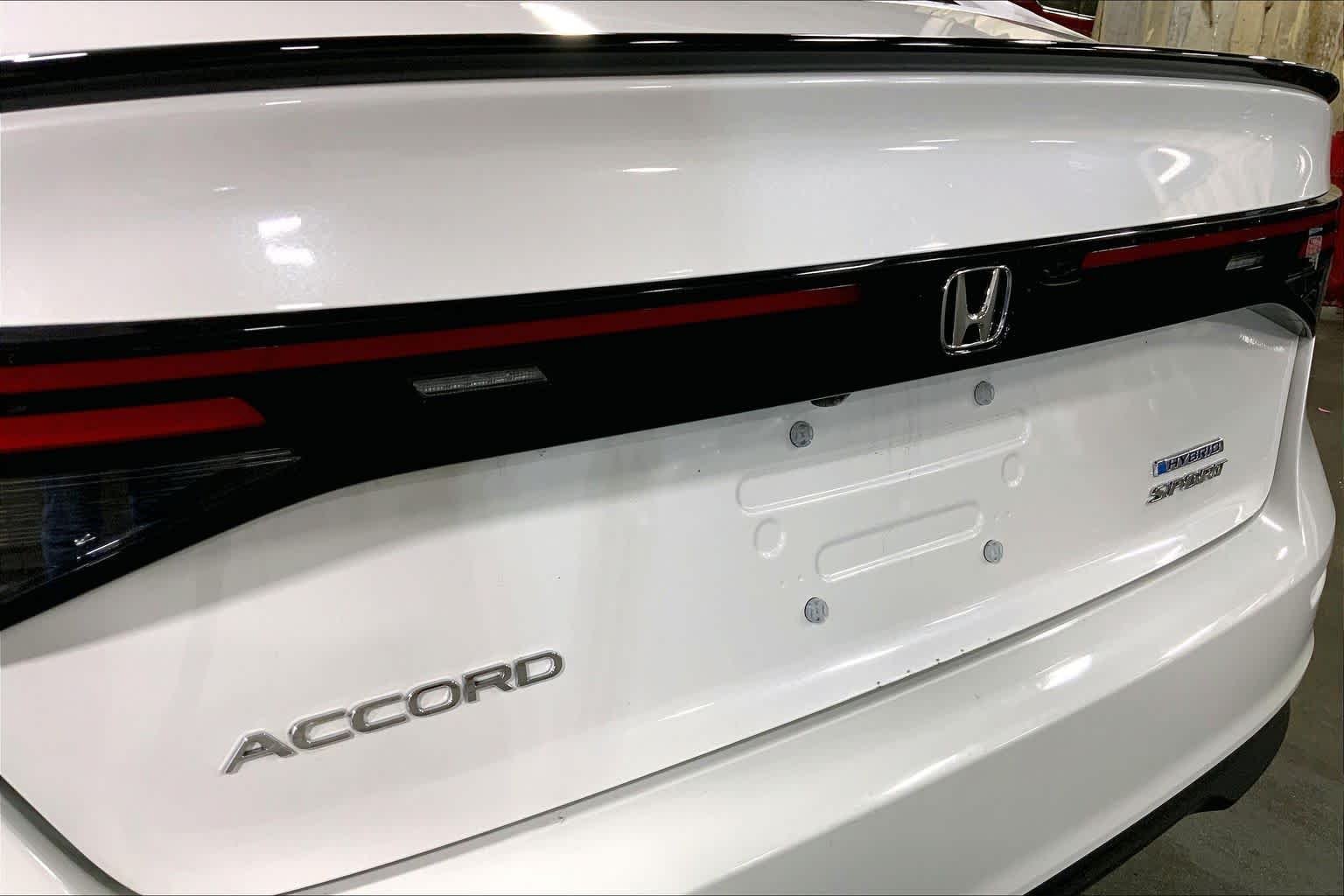 Used 2025 Platinum White Pearl Honda Sport image 31
