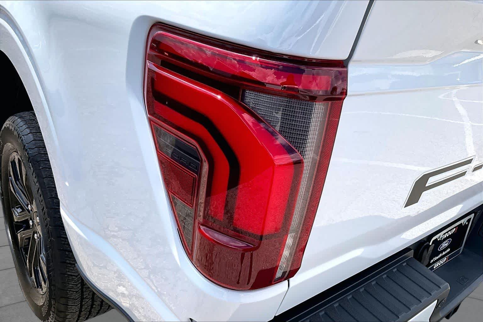 Used 2025 Oxford White Ford LARIAT image 30