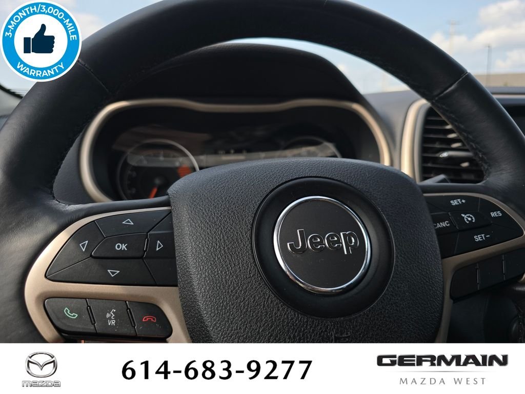 Used 2016 White Jeep Latitude image 23