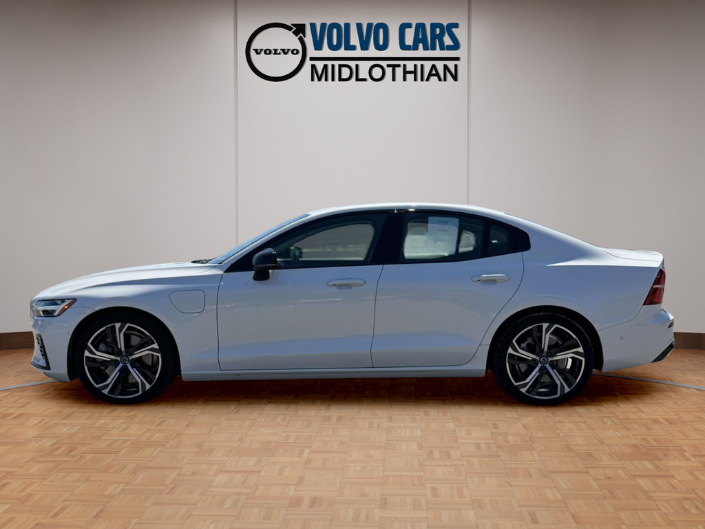 Used 2023 White Volvo T8 Plus Dark Theme image 22