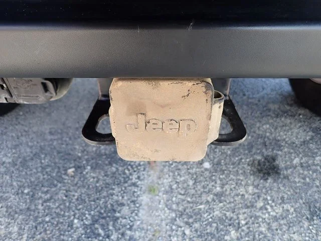 Used 2018 White Jeep Unlimited Sahara image 6