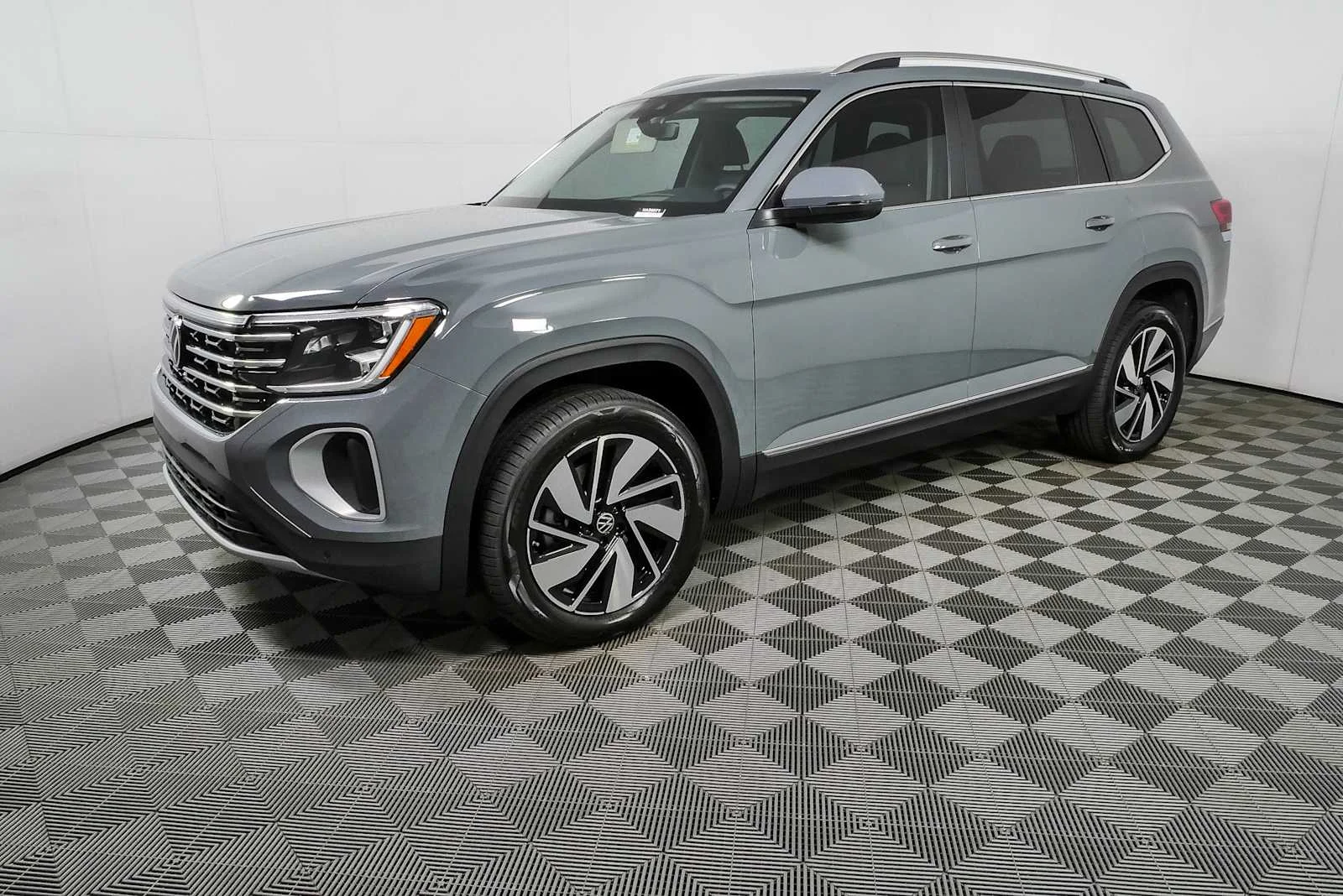 New 2026 Pure Gray Volkswagen 2.0T SEL image 28