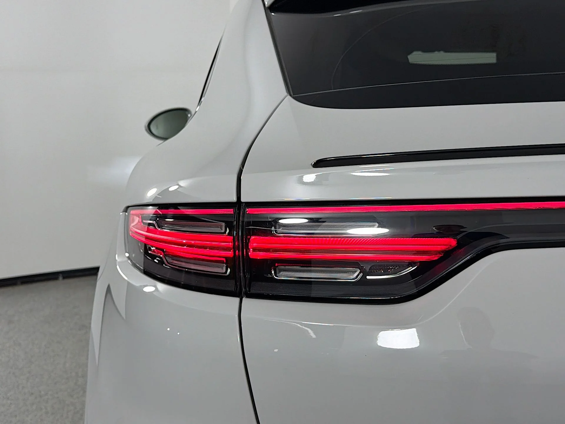 Used 2022  Porsche Platinum Edition image 16