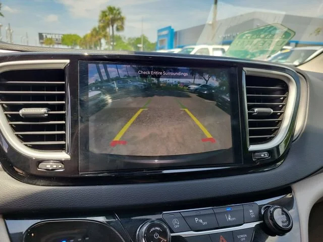 2023 Chrysler Pacifica Touring L - Photo 35
