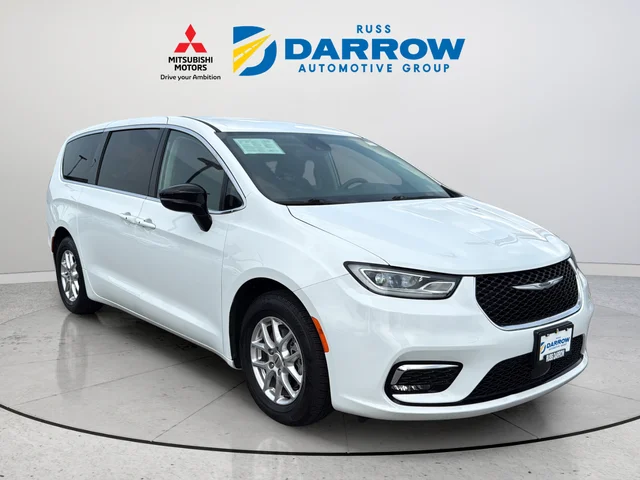 Used 2024 White Chrysler Touring L image 7