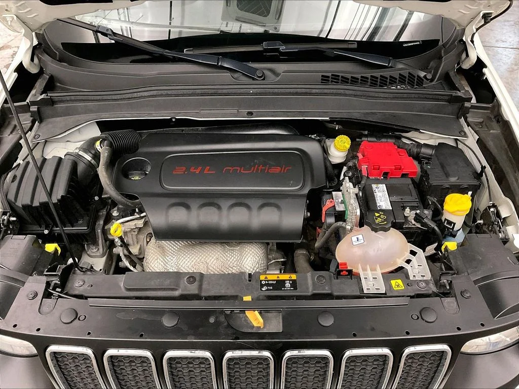 Used 2021 White Jeep Latitude image 14