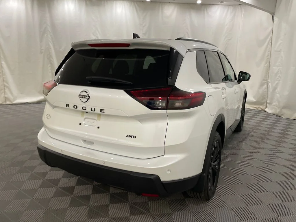 New 2026 Everest White Pearl TriCoat Nissan Dark Armor™ image 5