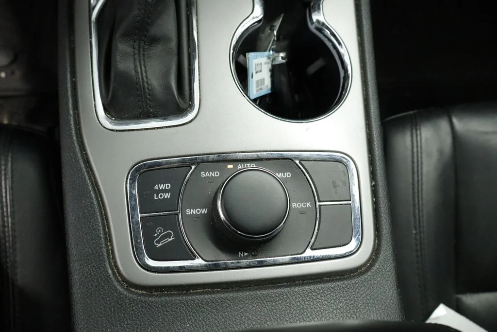 Certified Used 2020 Gray Jeep Limited image 38