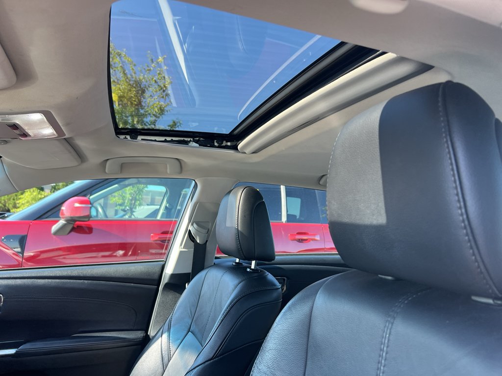 Used 2013 Classic Silver Metallic Toyota XLE Premium image 5