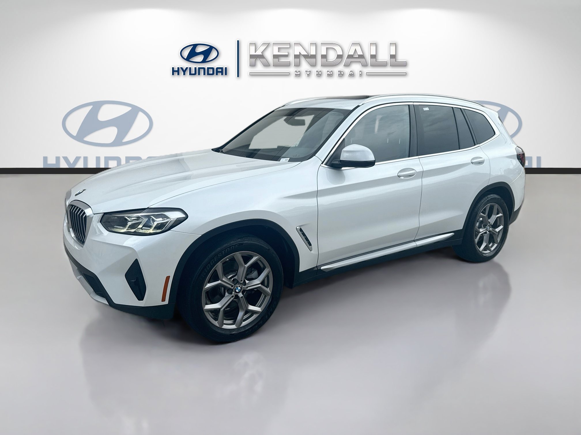 Used 2022 Mineral White Metallic BMW sDrive30i image 3