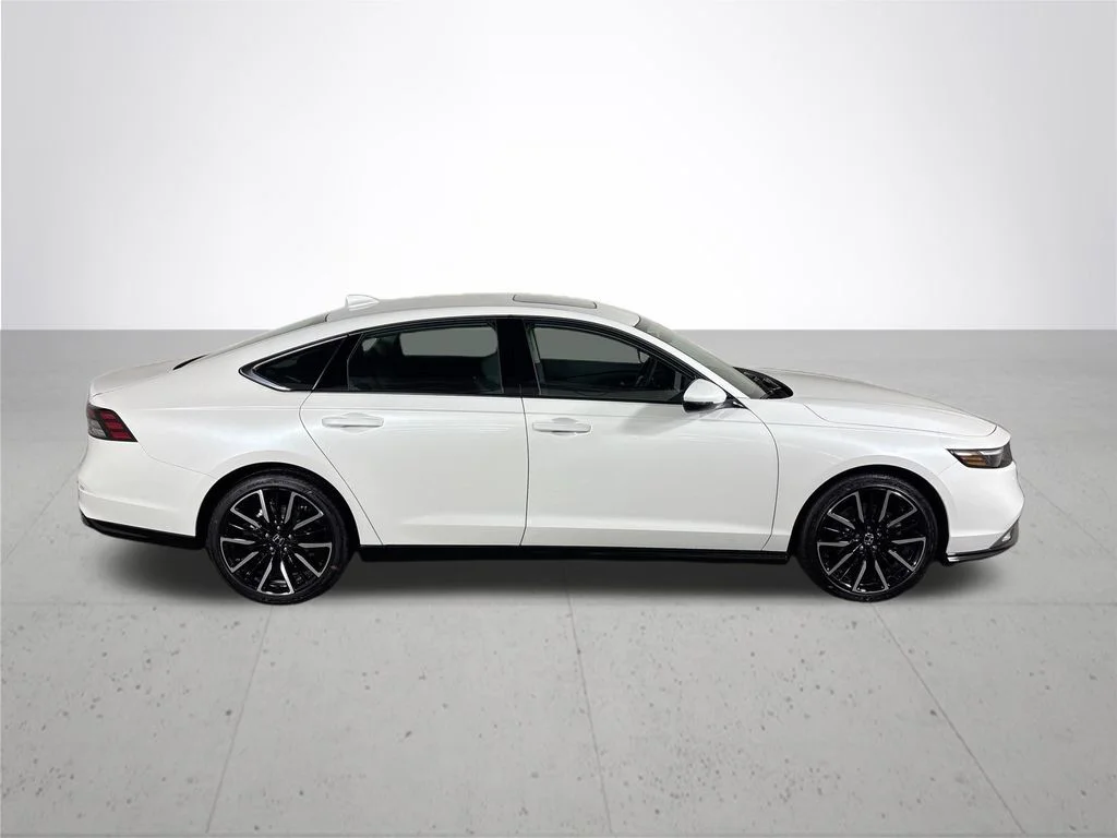 New 2026 Platinum White Pearl Honda Touring image 5