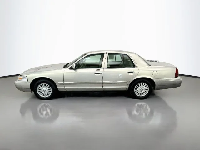 Used 2008 Gold Mercury GS image 4