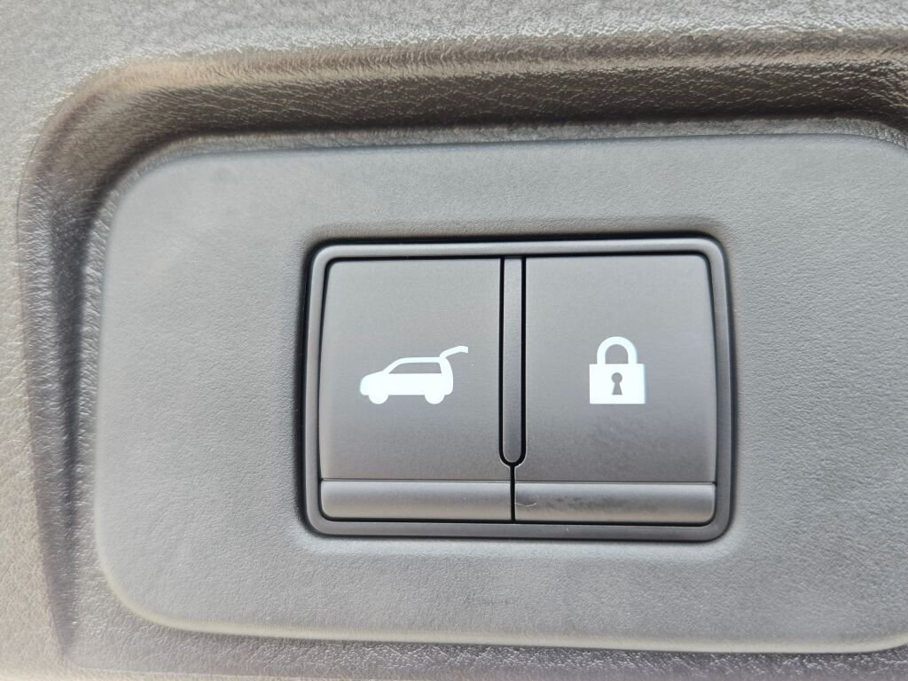 New 2026 Everest White Pearl TriCoat Nissan SV image 16