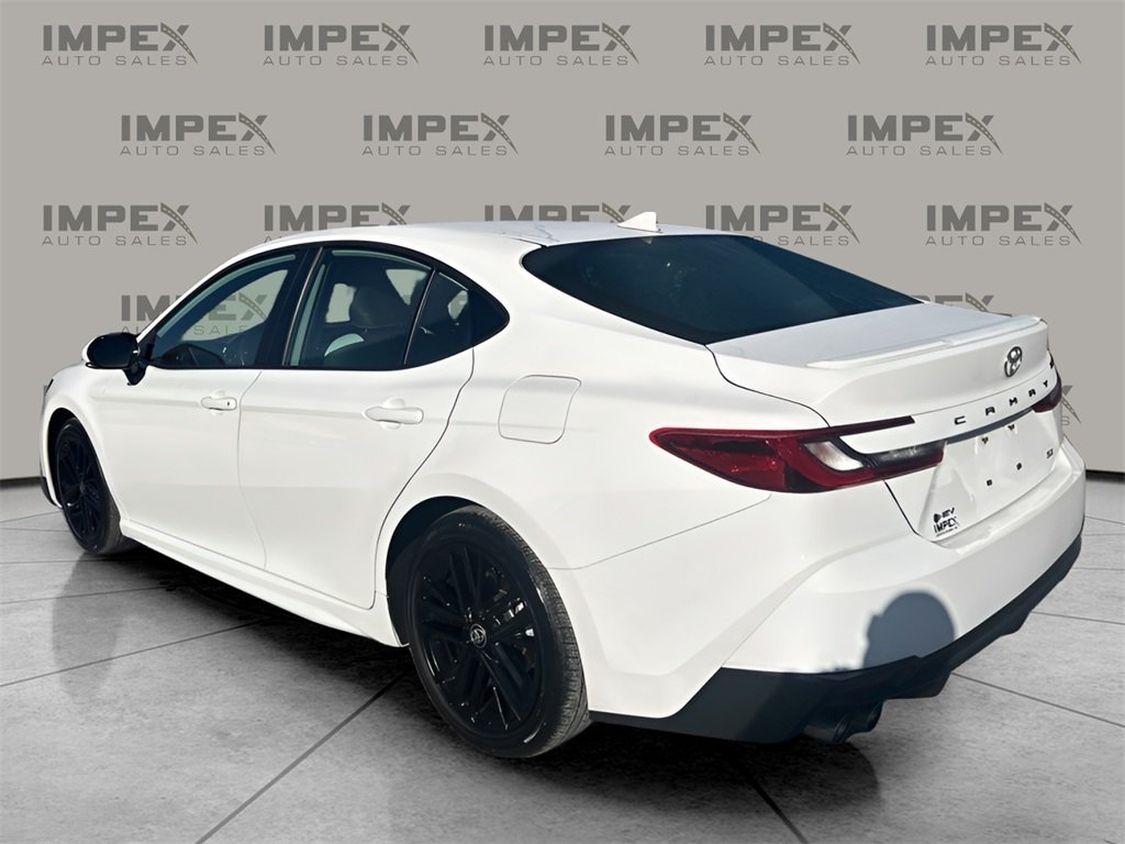 2025 Toyota Camry SE photo 3
