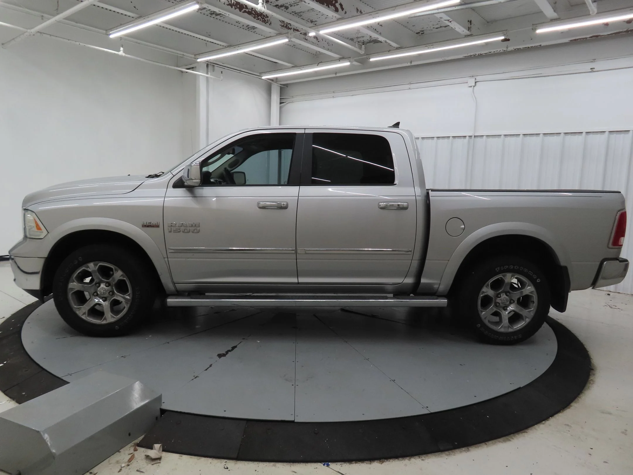 Used 2017 Silver Ram Laramie image 7