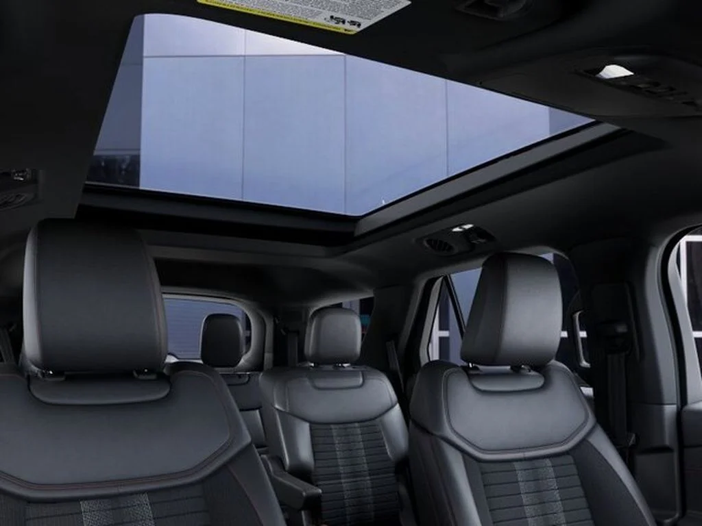 New 2027 Avalanche Gray Ford ST-Line image 24