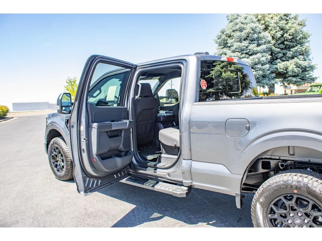 New 2026 CARBONIZED GRAY METALLIC Ford XLT image 16
