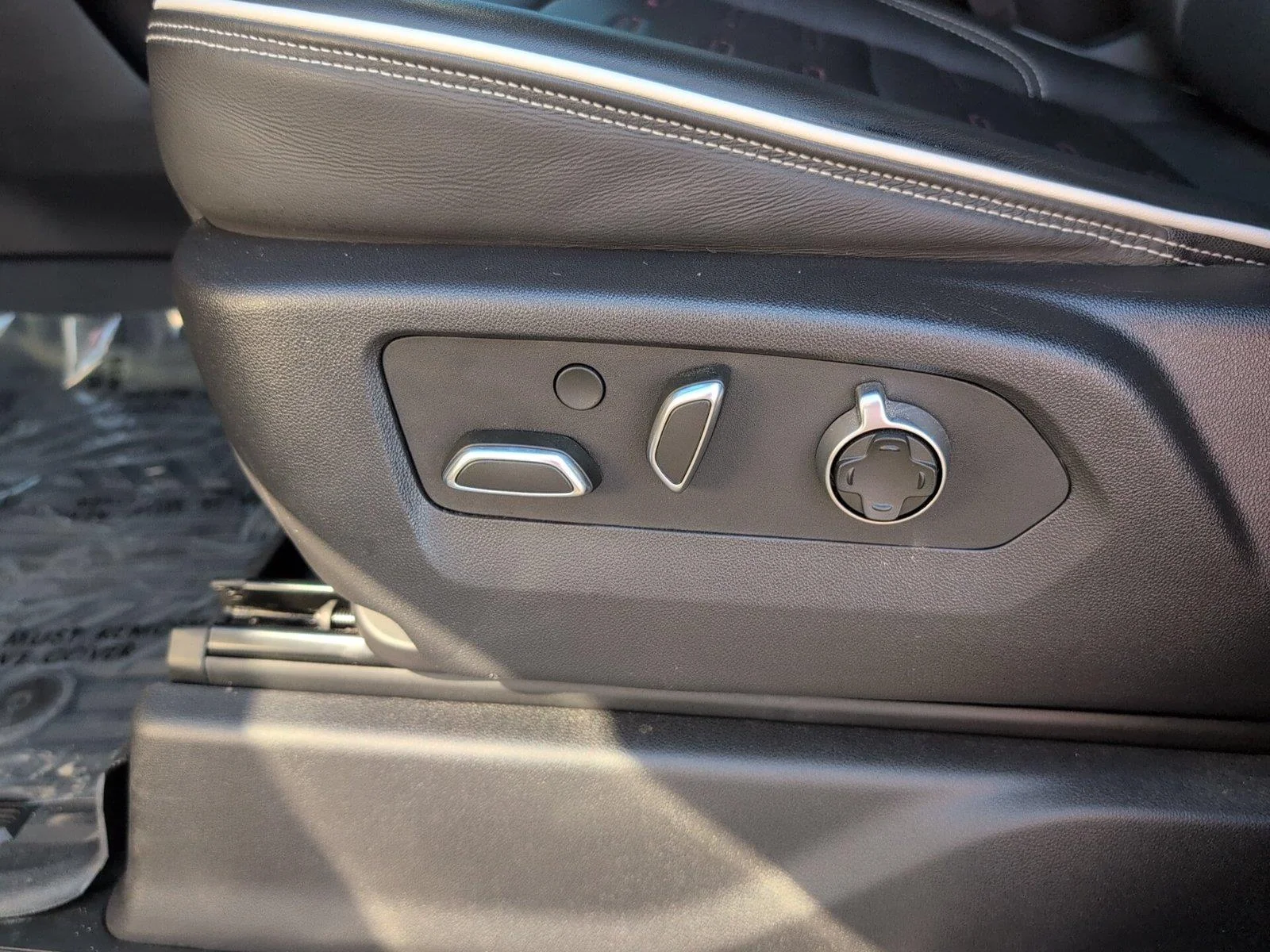 Certified Used 2024 Sterling Metallic GMC AT4X image 15