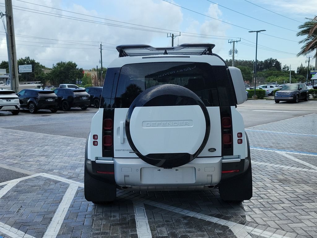 Certified Used 2023 Fuji White Land Rover SE image 4