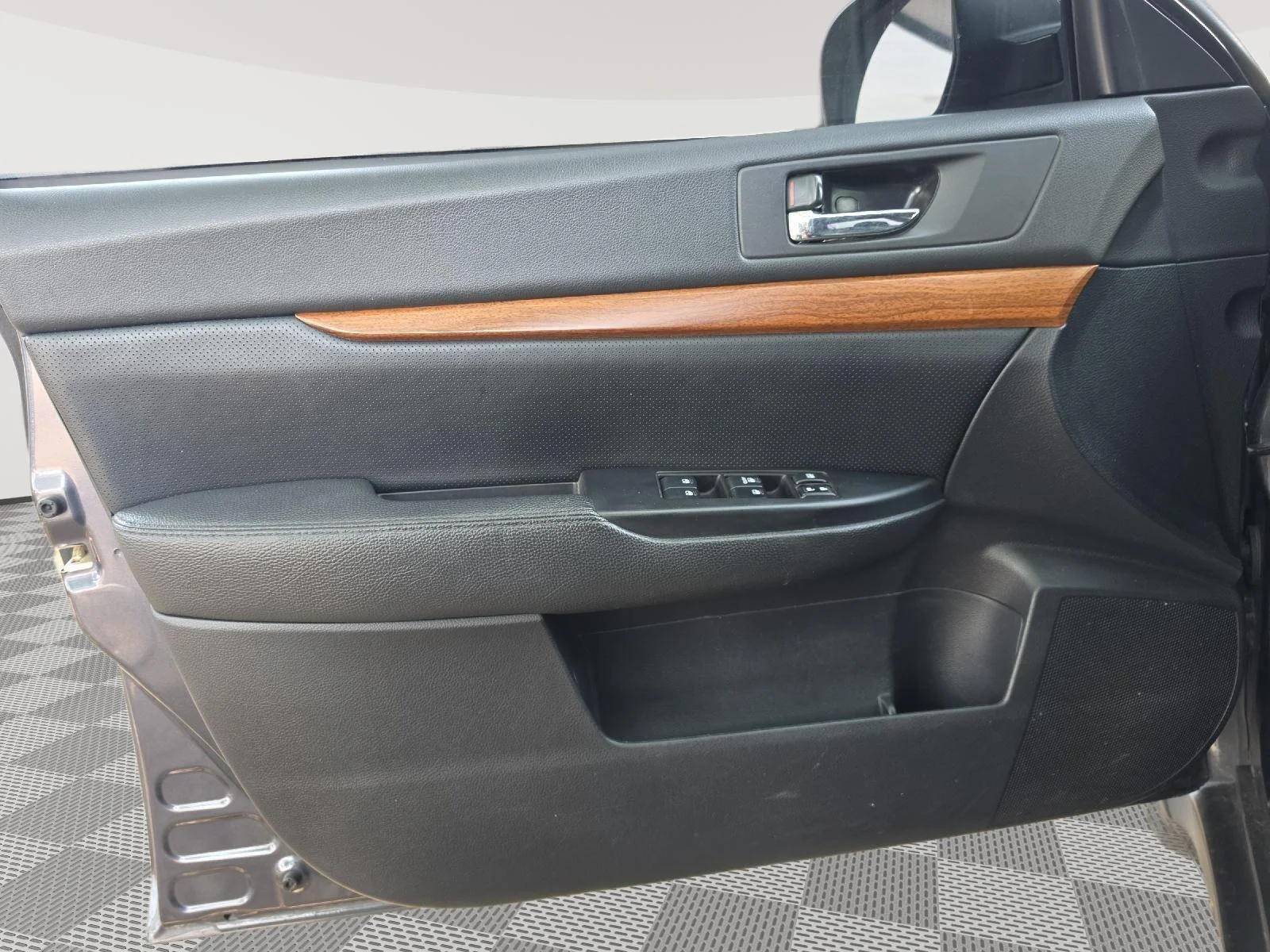 Used 2013 Graphite Gray Metallic Subaru 2.5i Limited image 26