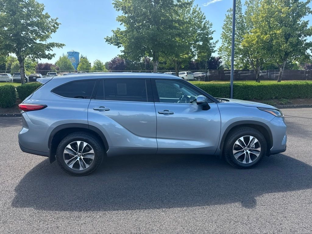 Used 2021 Moon Dust Toyota XLE image 8