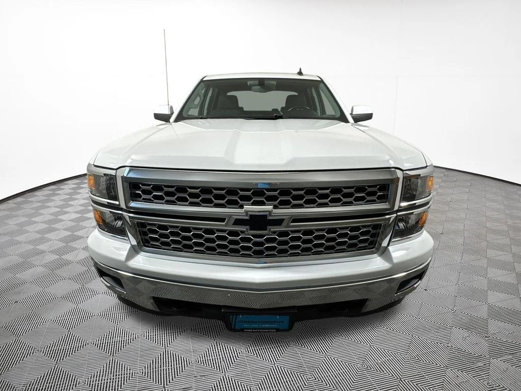 Used 2015 White Chevrolet LT image 3