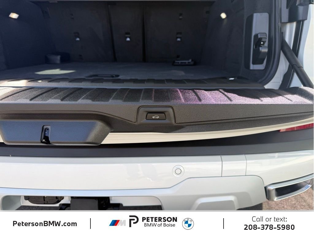 New 2026 Mineral White Metallic BMW xDrive40i image 14