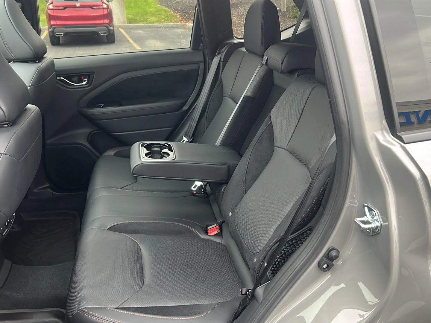 Used 2025  Subaru  image 14