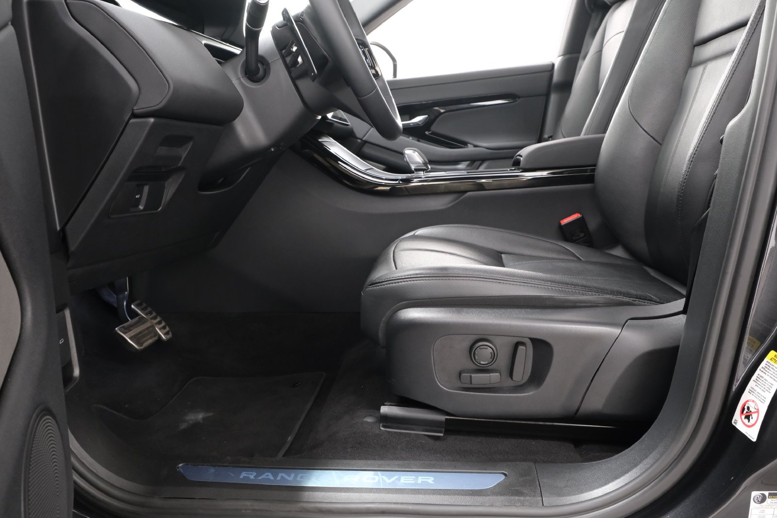 Used 2024 Carpathian Gray Premium Metallic Land Rover Dynamic image 31