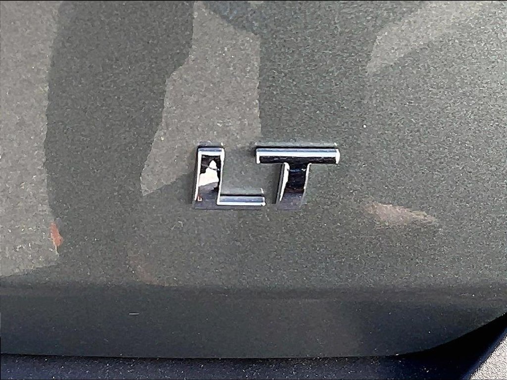 Used 2023 Silver Sage Metallic Chevrolet AWD image 29
