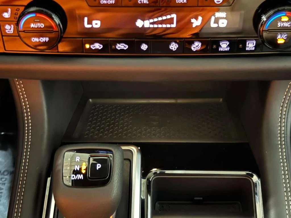 Used 2025 Black Nissan Platinum image 18