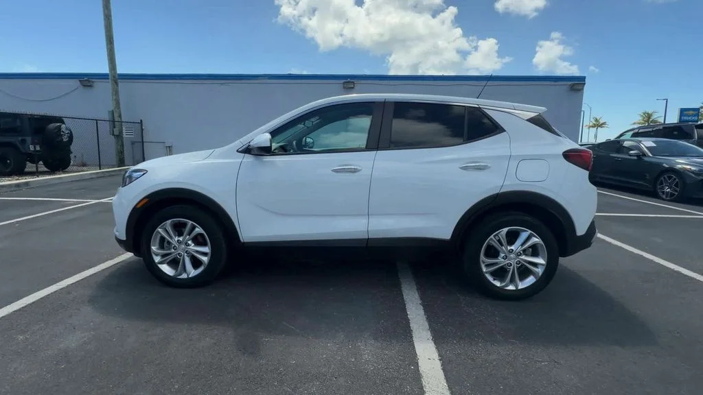 Used 2023 White Buick Preferred image 5