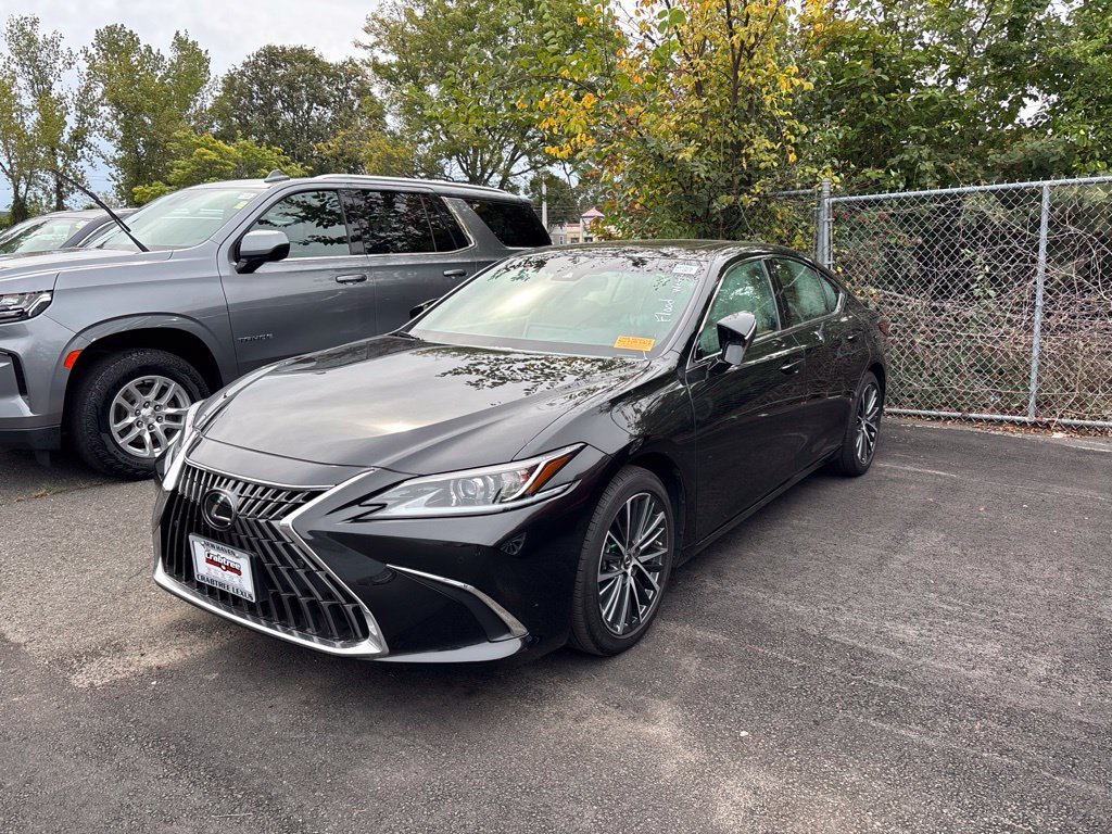 2025 Lexus ES Hybrid 300h