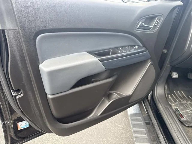 Used 2016 Black Chevrolet Z71 image 25