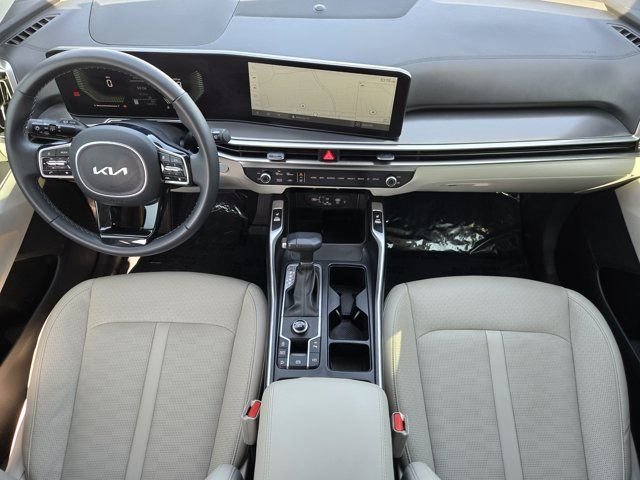 Used 2025 White Pearl Kia EX image 25