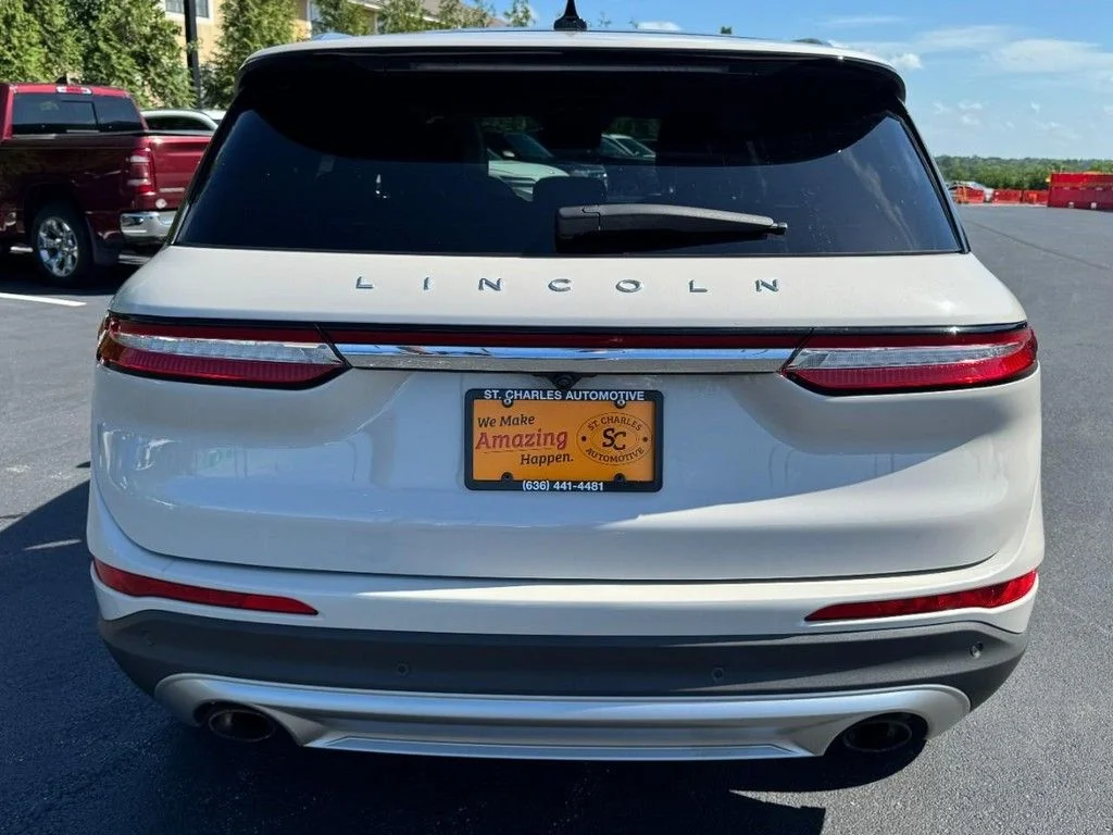Used 2022 Pearl Metallic Lincoln Reserve image 4