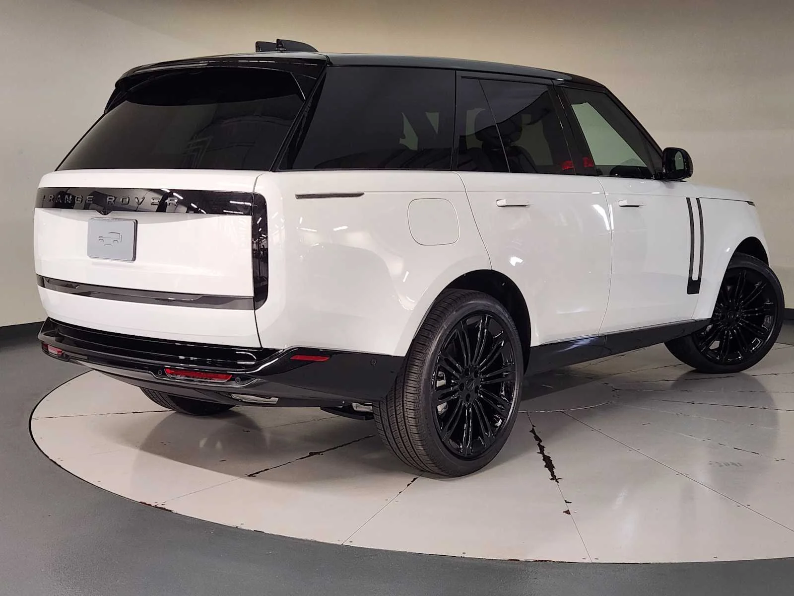 New 2026 Fuji White Land Rover SE - P400 SWB image 4