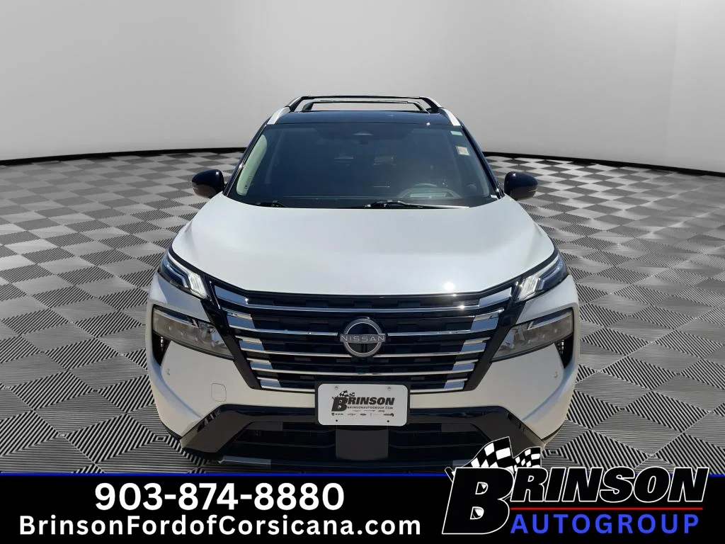 Used 2026 Everest White Pearl/Super Black Nissan Platinum image 2