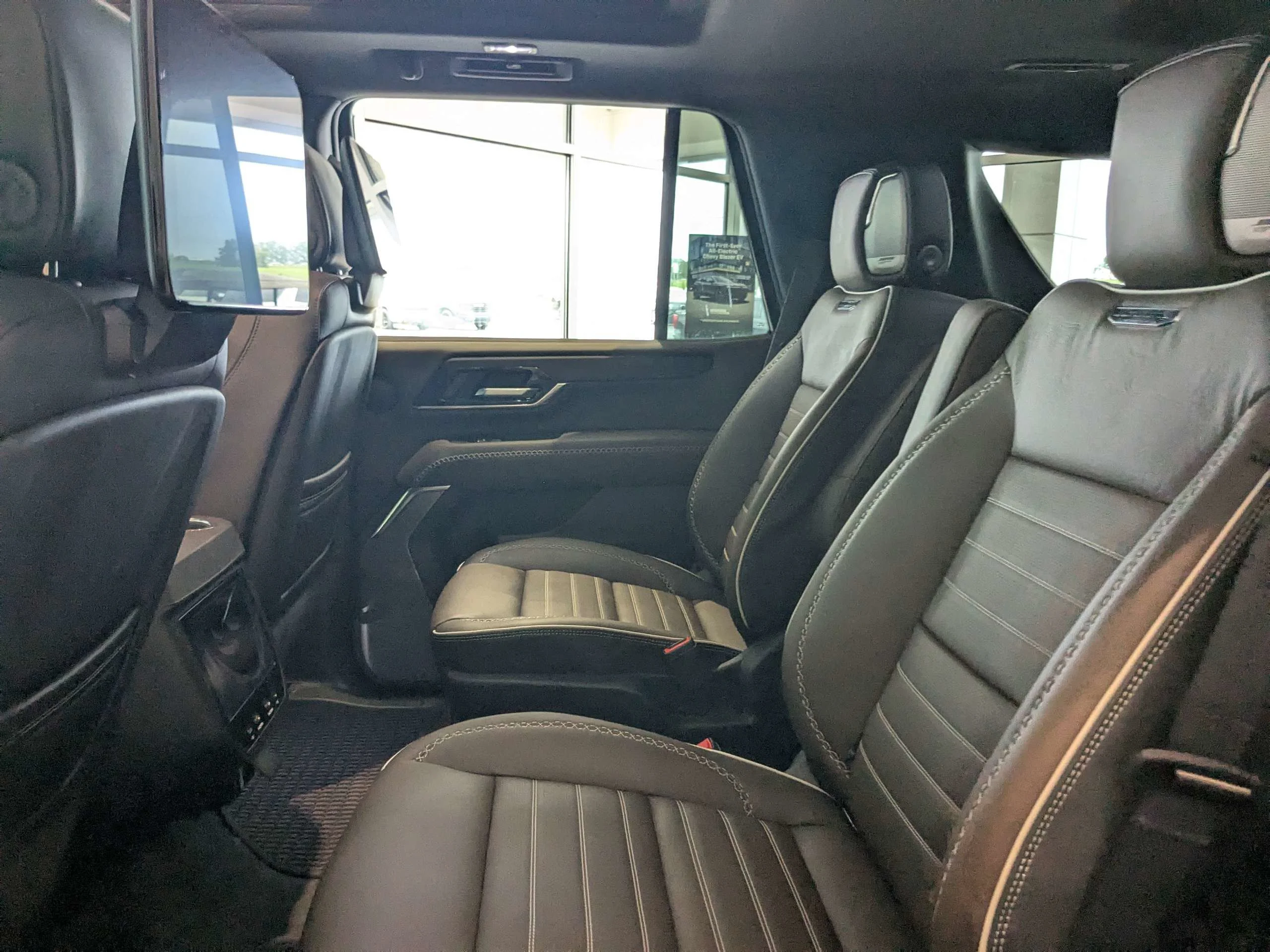 2027 GMC Yukon Denali Ultimate - Photo 13