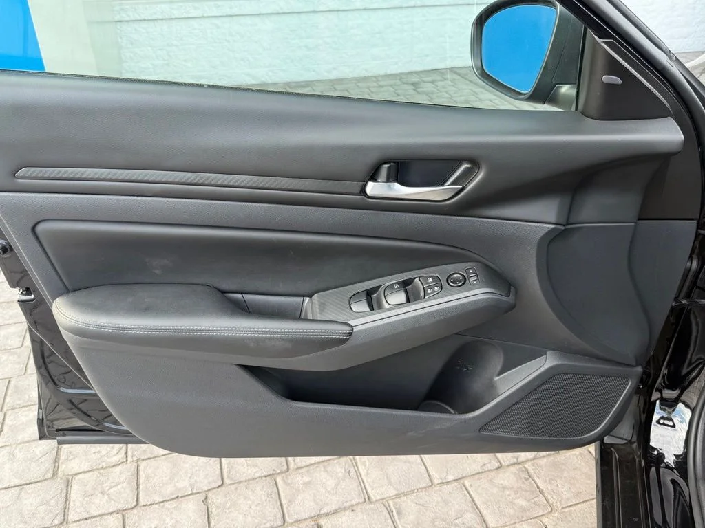 Used 2025 Black Nissan 2.5 SV image 29