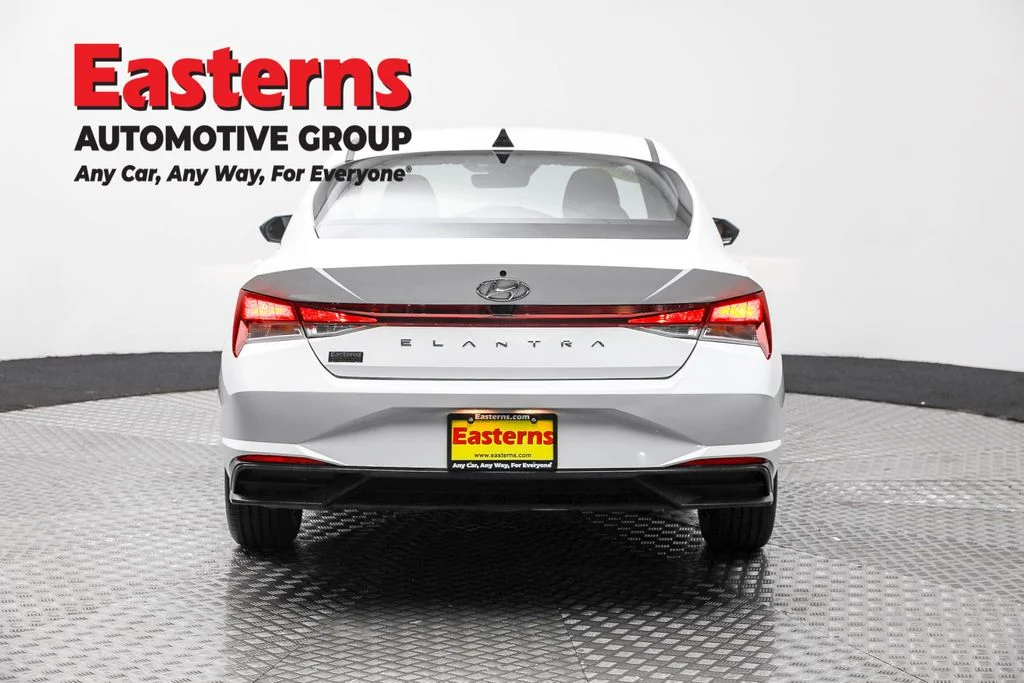 Used 2022 White Hyundai SEL image 6