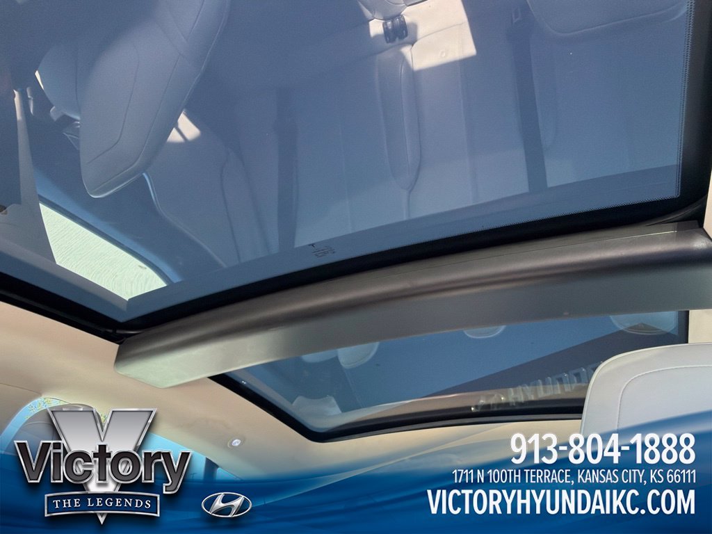 Used 2014  Tesla Base image 14