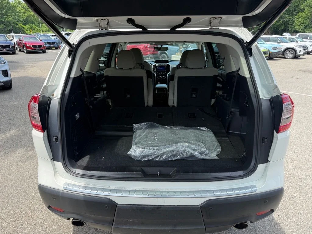 Used 2020 White Subaru Premium image 25