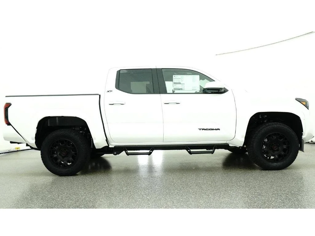 New 2026 Ice Cap Toyota SR5 image 27