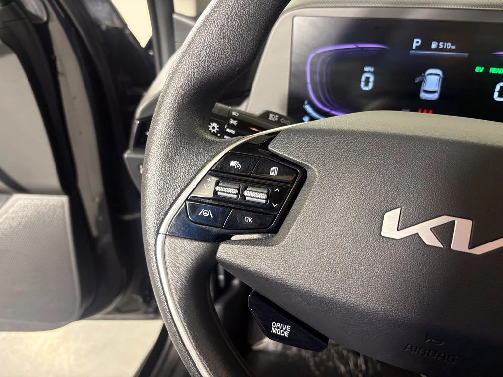 Used 2025 Black Kia LX image 19